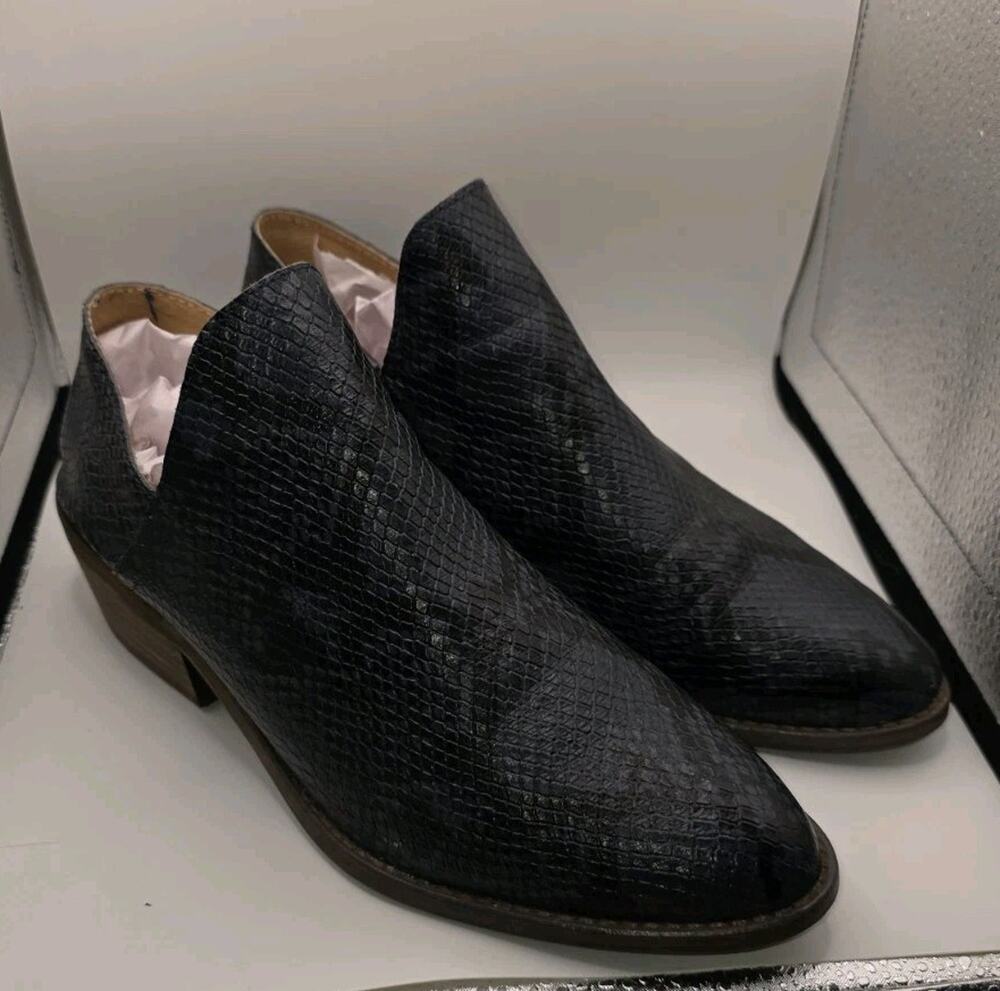Lucky Brand Blue Snake Embossed Leather Ankle Booties Block Heel Pointed Toe 9.5